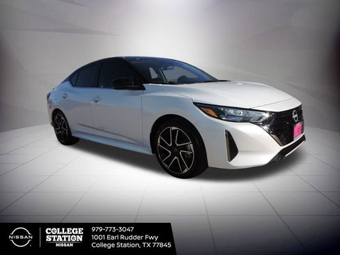 Used 2025 Nissan Sentra SR image 3