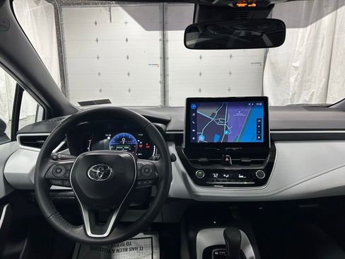 Used 2025 Toyota Corolla SE w/ SE Premium Package image 15