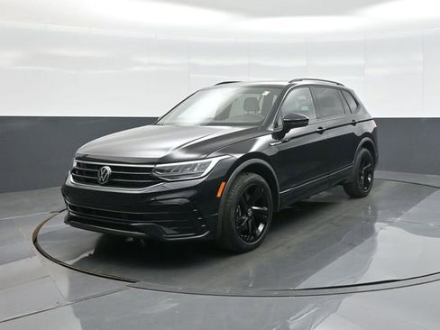 Used 2023 Volkswagen Tiguan SE R-Line AWD/4WD image 3
