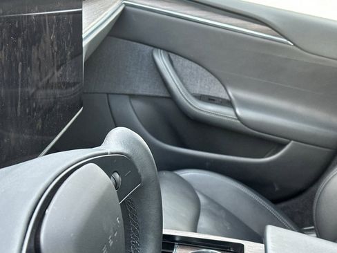 Used 2022 Tesla Model S image 9