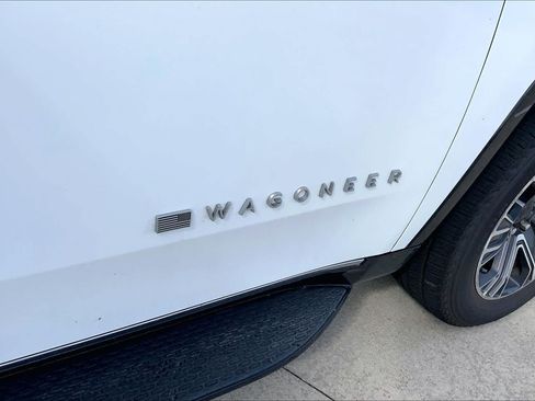 Used 2024 Jeep Wagoneer Series II w/ Flexible Seating Group RWD image 10