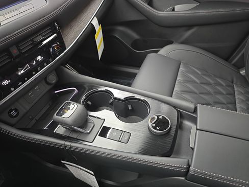 New 2026 Nissan Rogue Platinum AWD/4WD image 25
