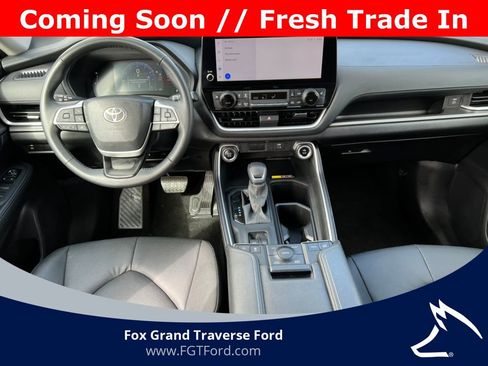 Used 2025 Toyota Grand Highlander AWD image 2