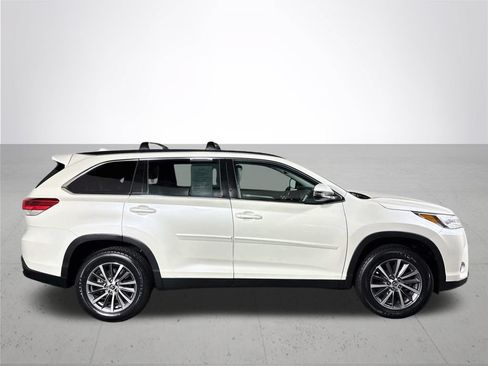 Used 2019 Toyota Highlander XLE w/ Protection Package #3 FWD image 5