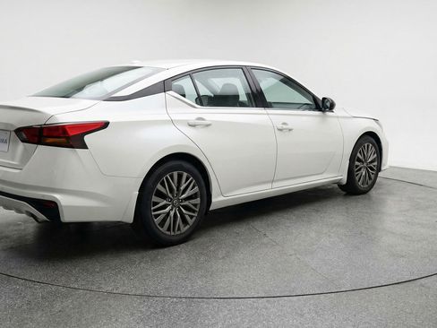 Used 2025 Nissan Altima 2.5 SV image 9