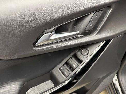 Used 2025 Chevrolet Equinox LT w/ Safety and Technology Package image 11