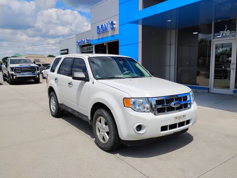 Used 2012 Ford Escape XLS AWD/4WD image 3