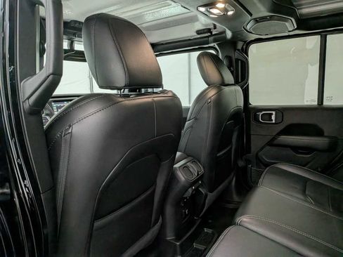 Used 2023 Jeep Wrangler Sahara w/ Cold Weather Group image 19