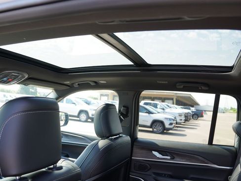 New 2025 Jeep Grand Cherokee Limited w/ Black Appearance Package image 12