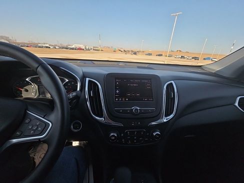 Used 2023 Chevrolet Equinox LT image 12