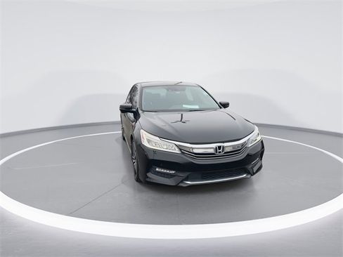 Used 2016 Honda Accord Touring image 2