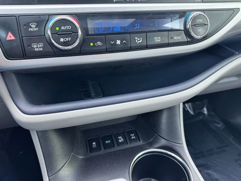 Used 2016 Toyota Highlander XLE AWD/4WD image 33