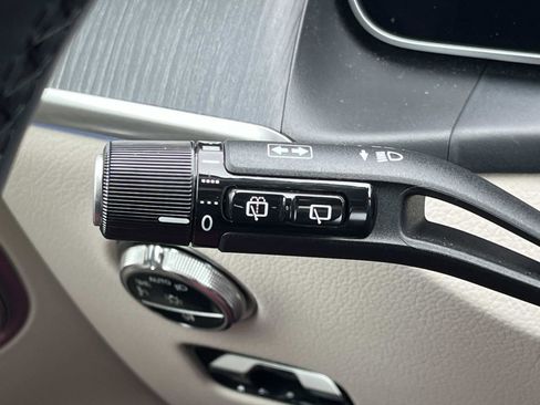 Used 2025 Mercedes-Benz GLC 300 image 32