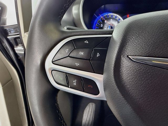 Used 2024 Chrysler Pacifica Touring-L FWD image 34