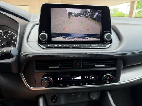 Used 2025 Nissan Rogue SV FWD image 17