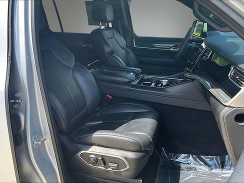 Used 2022 Jeep Wagoneer Series III w/ Flexible Seating Group AWD/4WD image 25