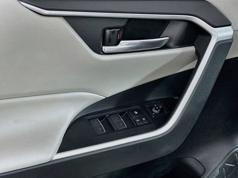Used 2022 Toyota RAV4 XLE w/ Convenience Package FWD image 10