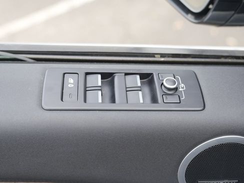 Used 2018 Land Rover Discovery HSE image 24