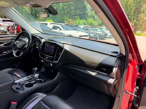 Used 2020 Chevrolet Traverse LT FWD image 24