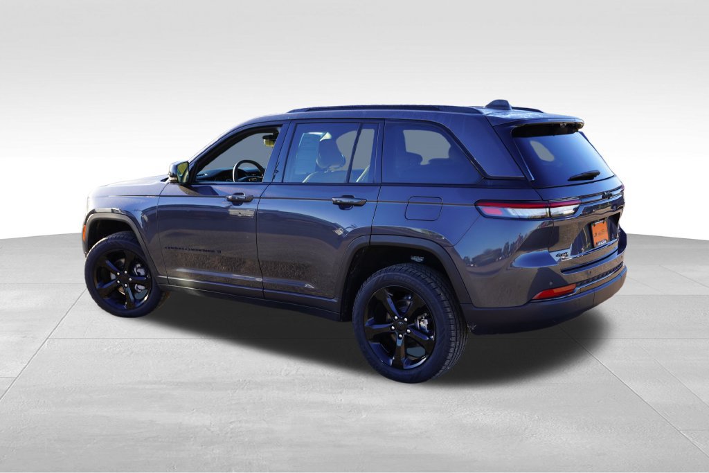 Certified 2025 Jeep Grand Cherokee Limited w/ Luxury Tech Group II AWD/4WD image 9