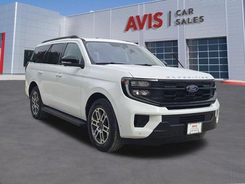 Used 2025 Ford Expedition Active AWD/4WD image 3