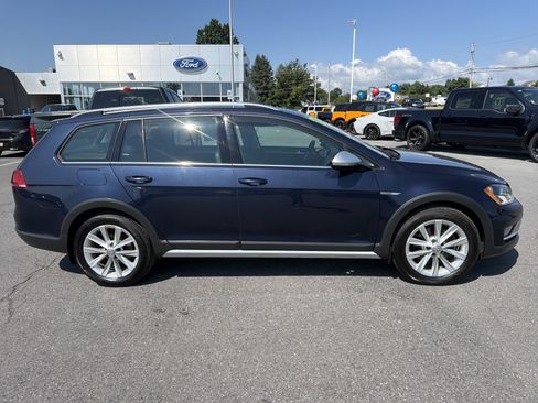 Used 2017 Volkswagen Golf Alltrack AWD/4WD image 2