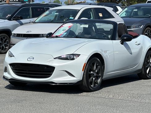 Used 2018 MAZDA MX-5 Miata Club w/ Appearance Package RWD image 9