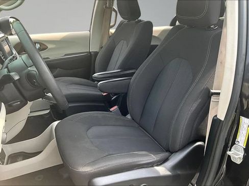 Used 2023 Chrysler Voyager LX FWD image 21