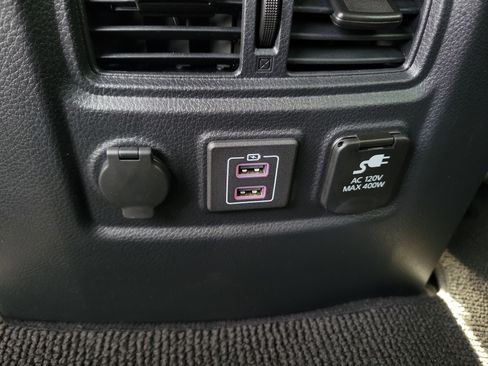 Used 2024 Nissan Titan SV w/ SV Convenience Package image 20