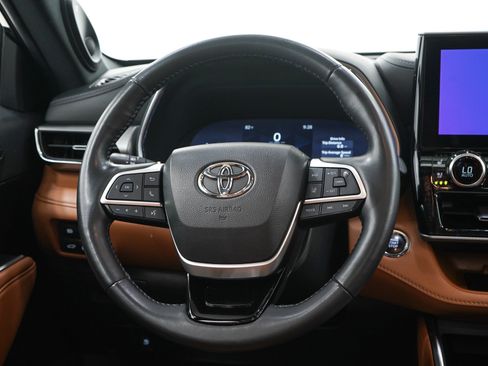 Used 2023 Toyota Highlander Platinum AWD/4WD image 19