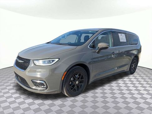 Used 2023 Chrysler Pacifica Touring-L FWD image 8