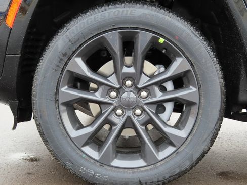 New 2026 Jeep Grand Cherokee Limited image 16