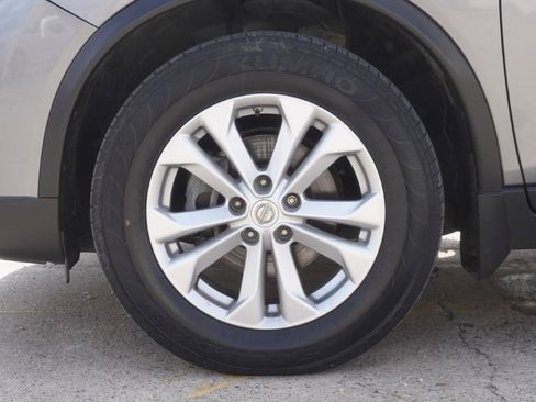 Used 2015 Nissan Rogue SV w/ SV Premium Package image 5