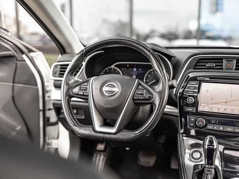 Used 2023 Nissan Maxima SL FWD image 37