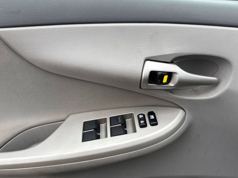 Used 2010 Toyota Corolla LE image 11