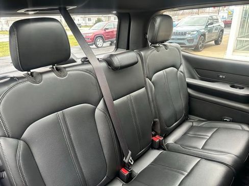 Used 2023 Jeep Wagoneer Base image 16