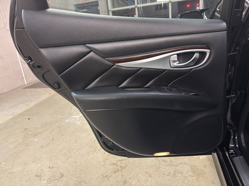 Used 2015 INFINITI Q70 3.7 image 29