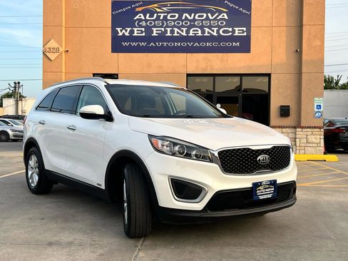 Used 2017 Kia Sorento AWD w/ LX Convenience Package image 1