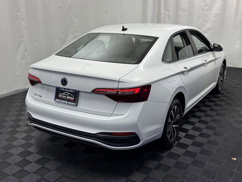 Used 2022 Volkswagen Jetta S image 9