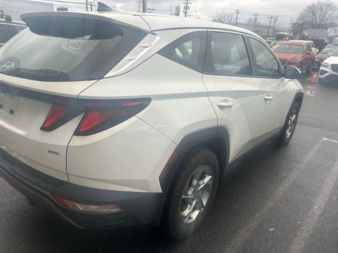 Used 2023 Hyundai Tucson SE image 3