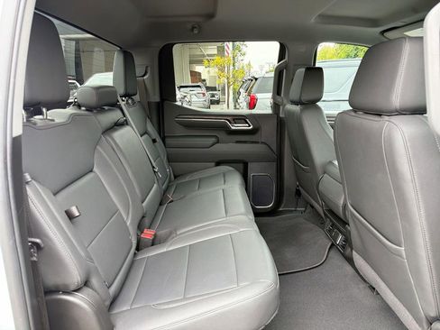 Used 2025 GMC Sierra 1500 SLT AWD/4WD image 32