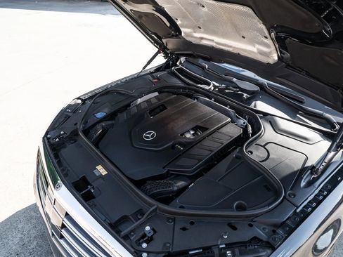 Used 2018 Mercedes-Benz S 560 Sedan image 17