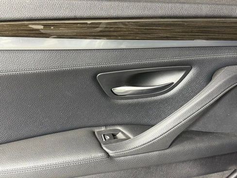 Used 2014 BMW 550i Sedan w/ Executive Package image 22