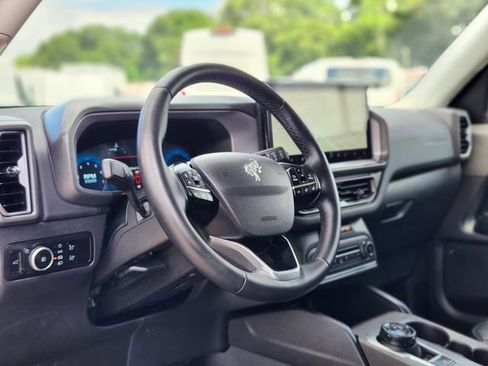Certified 2025 Ford Bronco Sport Outer Banks w/ Outer Banks Tech Package+ AWD/4WD image 19