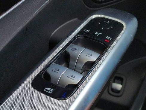 Used 2025 Mercedes-Benz GLC 43 AMG 4MATIC image 25