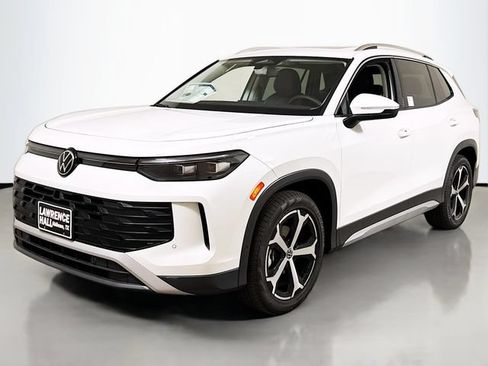 New 2026 Volkswagen Tiguan SE FWD image 1