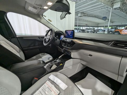 Used 2023 Ford Escape Active image 11