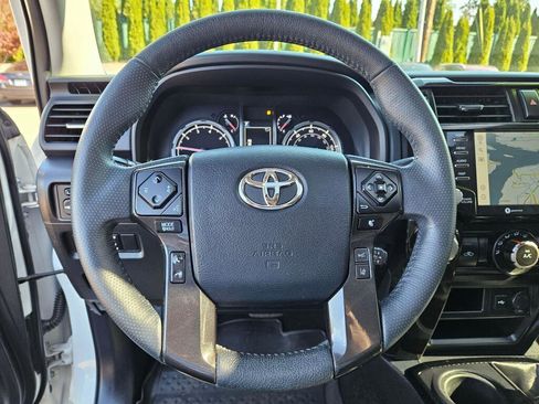 Used 2020 Toyota 4Runner TRD Off-Road Premium w/ Moonroof Package AWD/4WD image 20