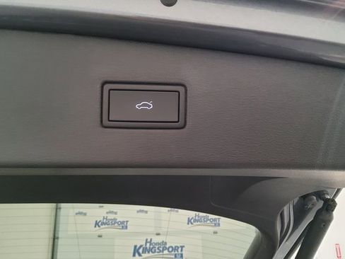 Used 2024 Volkswagen Tiguan SE R-Line image 16