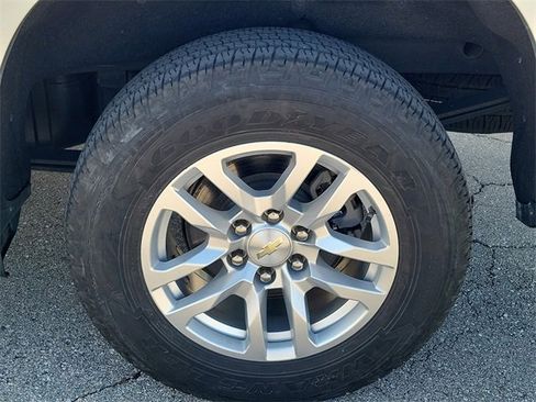 Certified 2022 Chevrolet Silverado 1500 LT w/ Convenience Package II image 9